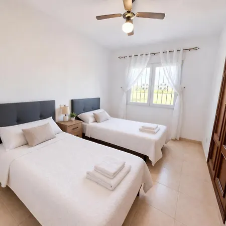 Con Piscina Privada Y 2000 Metros De Jardin Villa
