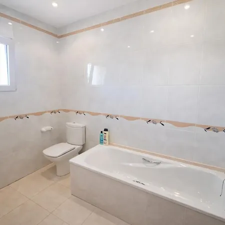 Con Piscina Privada Y 2000 Metros De Jardin